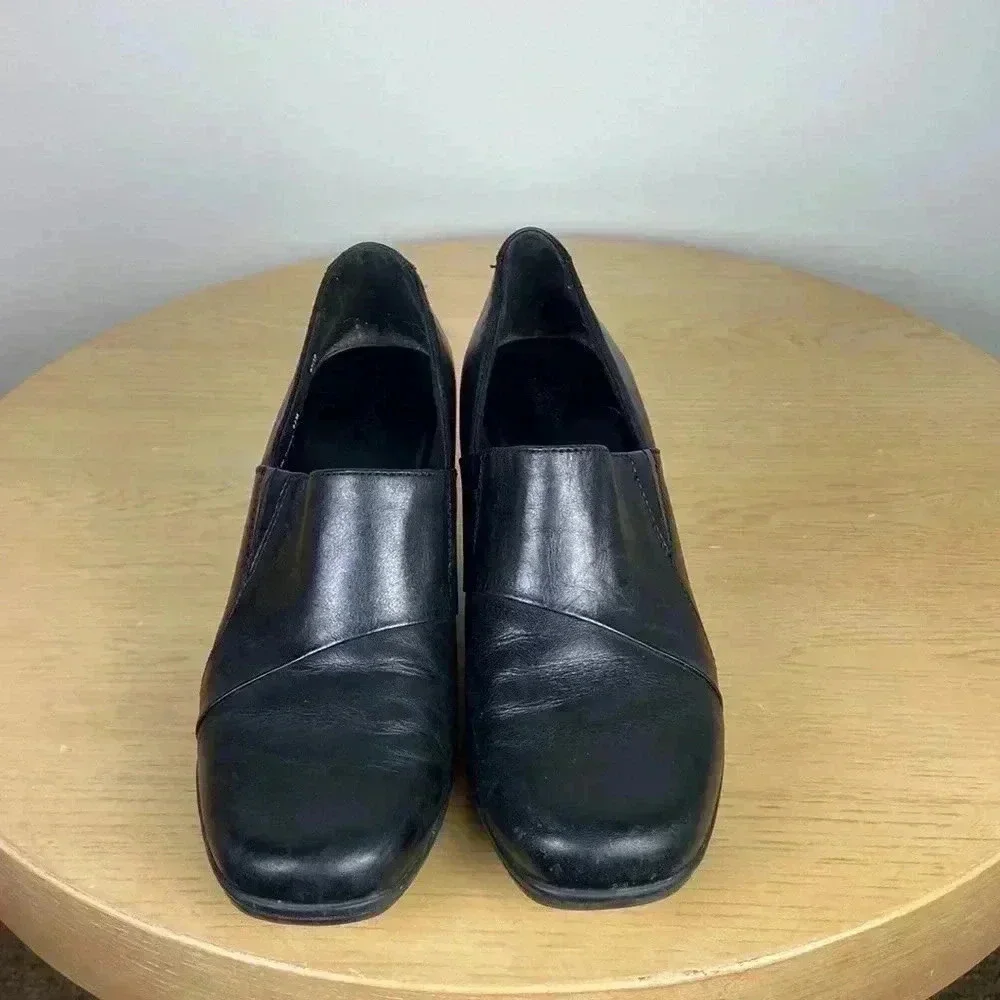 Clarks‎ Heeled Black Leather Loafer Womens 9.5 Business Casual Comfortable Shoe